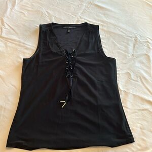 Sleeveless shirt with front tie